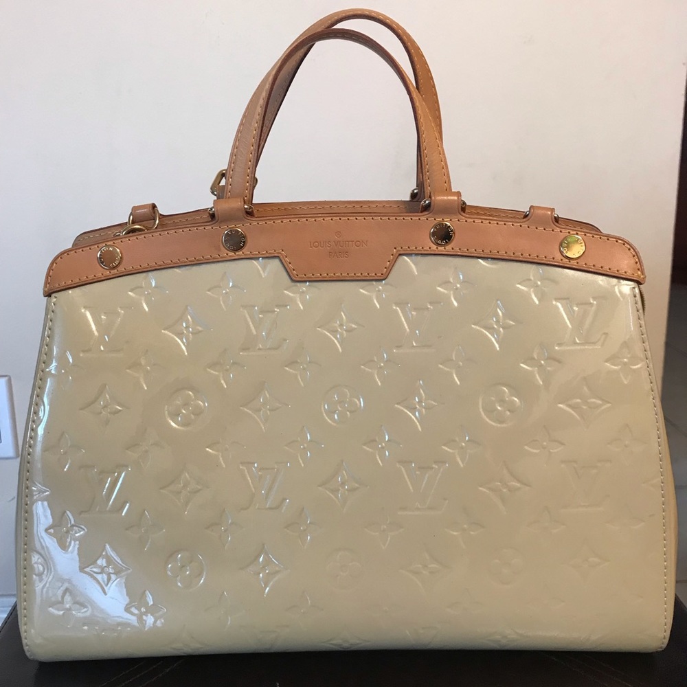Louis Vuitton Vernis Brea MM Pearl White M91456